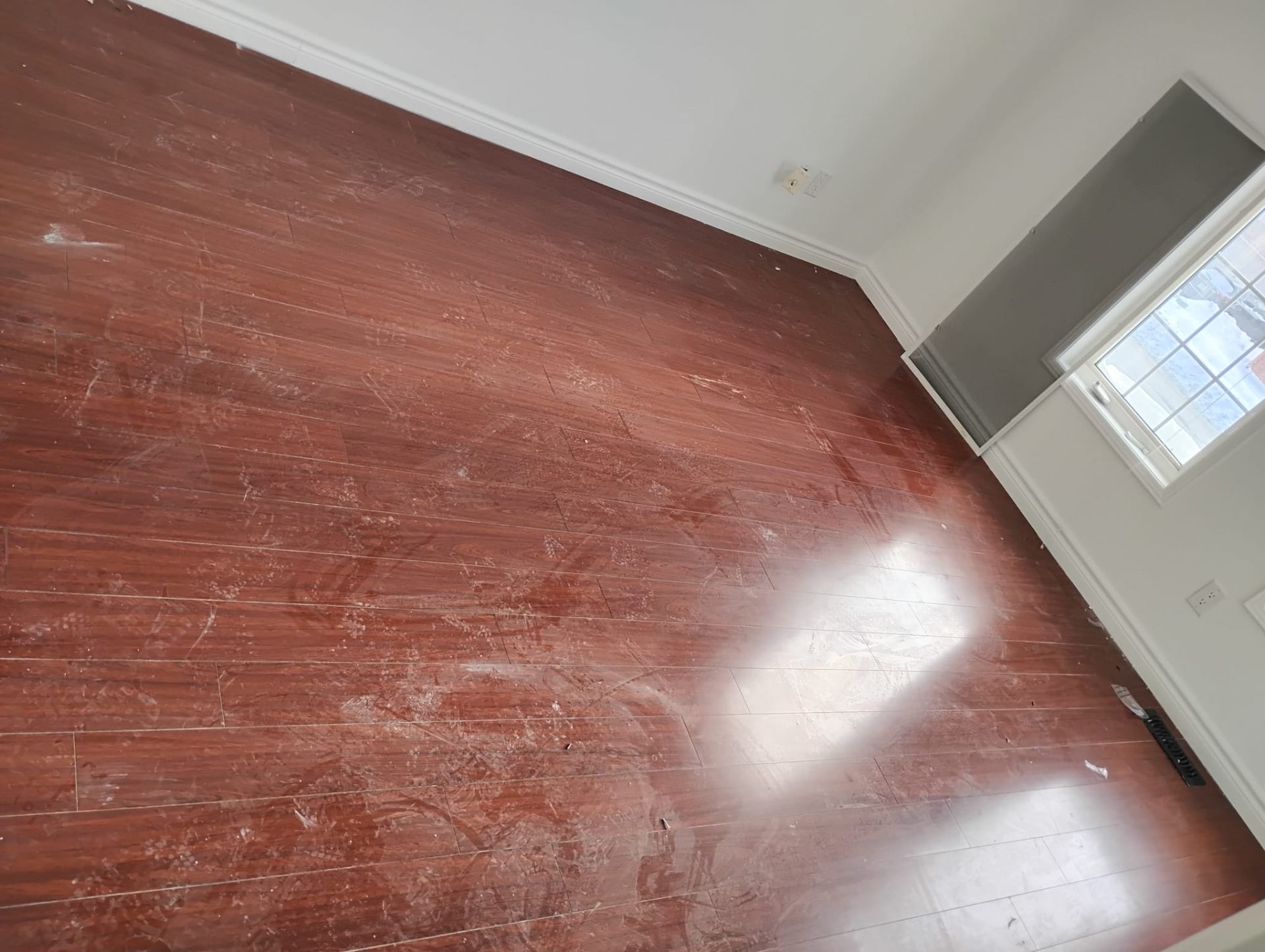 Hardwood Floor — Detail Clean